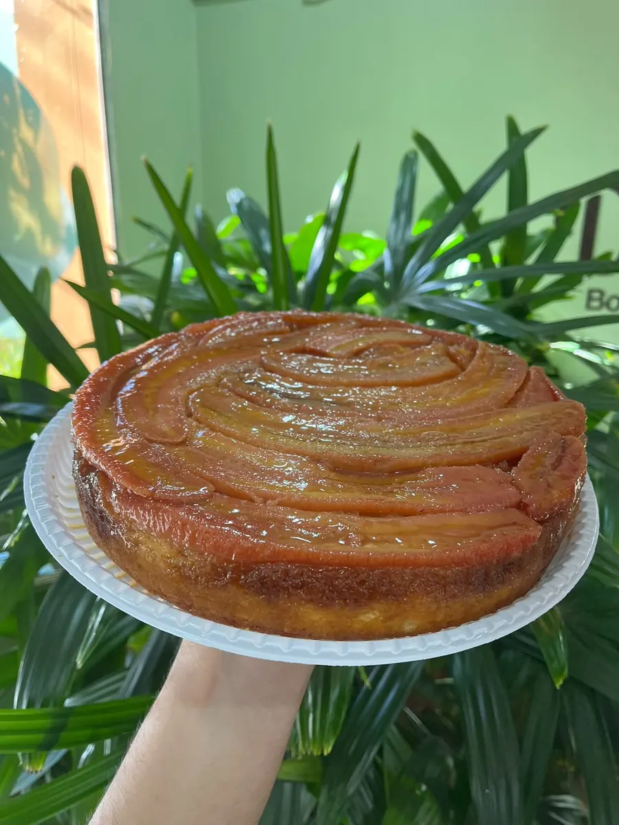 Bolo de banana caramelizada
